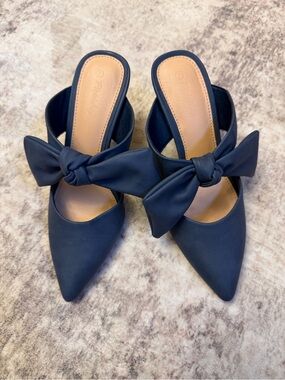 Bow-Accent Navy Pointed Toe Heels